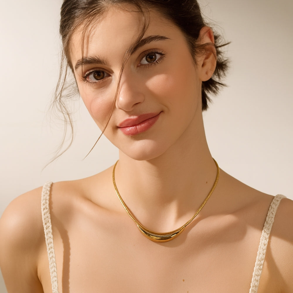 Oval Pendant Choker Necklace